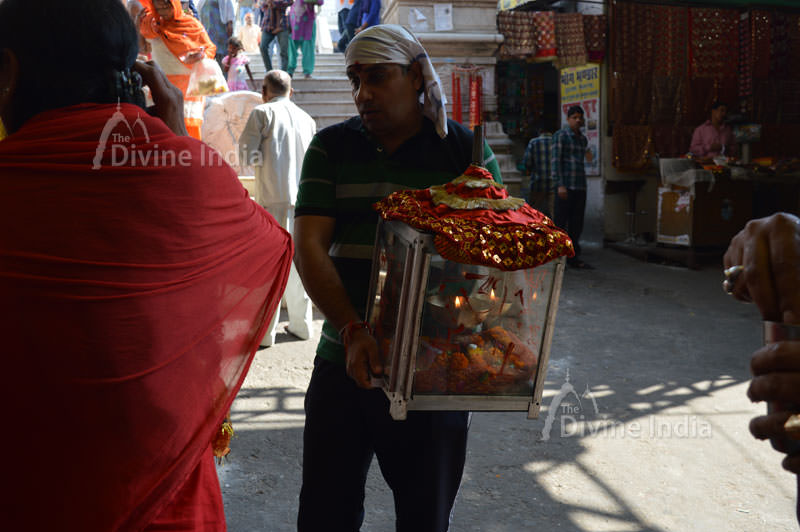 Blaze of light from the jwala ji temple to carrying home a devotee