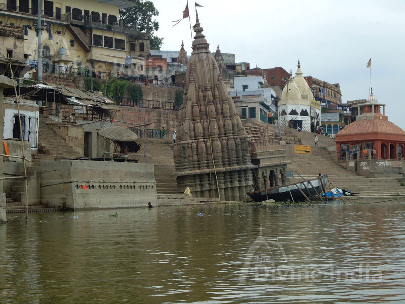 Temple in varanasi Ganga