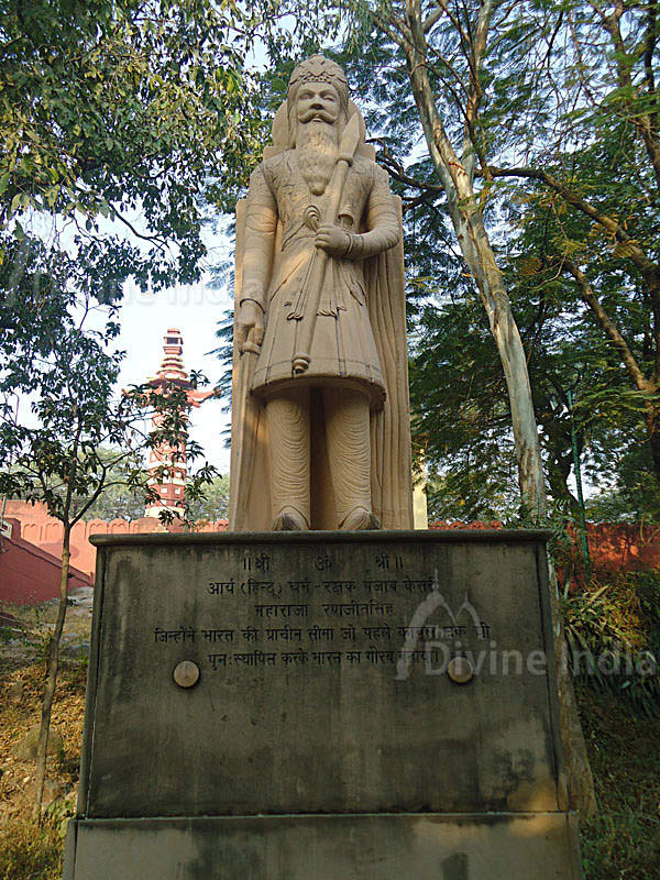 Maharaja Ranjitsingh Sculpture at Birla Mandir