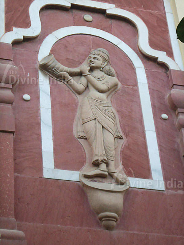 Sculpture on Birla Mandir (Temple) wall
