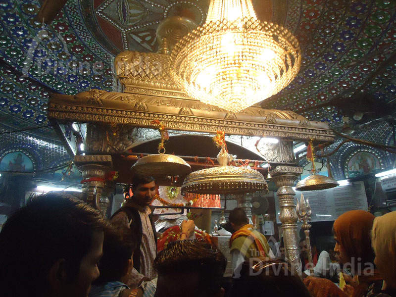 Kalkaji Temple is a famous Hindu mandir