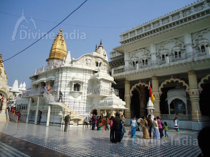 Chattarpur temple inside view