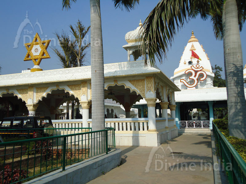 Om Symbol, Chattarpur Temple