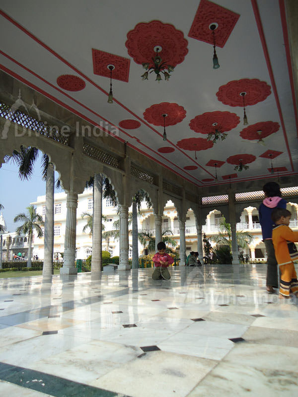 Garden Hall, Chattarpur Temple
