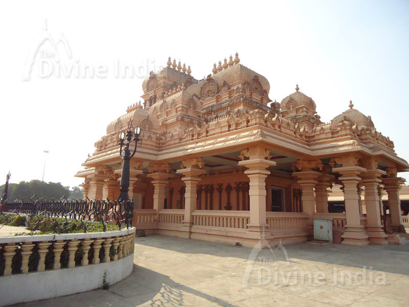 Chattarpur Temple