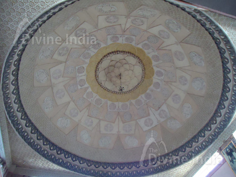 Beautiful beautiful design tomb ceilingDesign, Chattarpur Temple