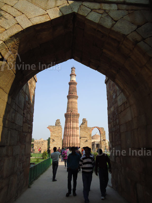 Qutub Minar complex showing in the gate