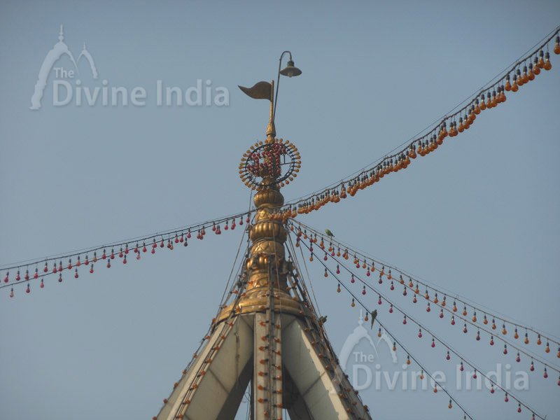 Top, Jhandewalan Temple