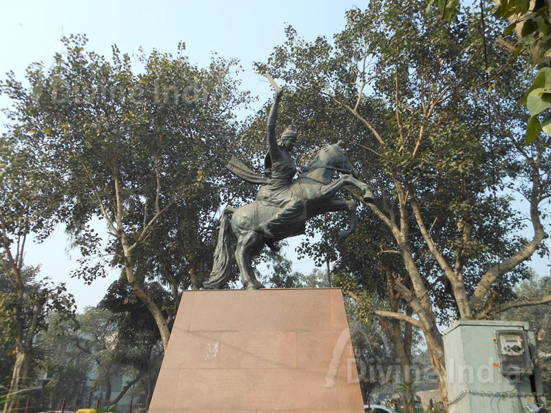 Jhansi ki Rani Sculpture, Karol Bagh