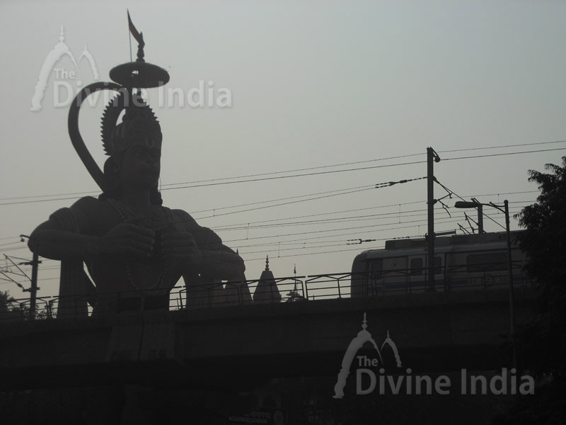 Giant statue of lord Hanuman between Jhandewalan and Karol Bagh metro station