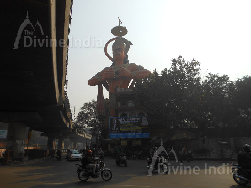 Giant statue of lord Hanuman between Jhandewalan and Karol Bagh metro station