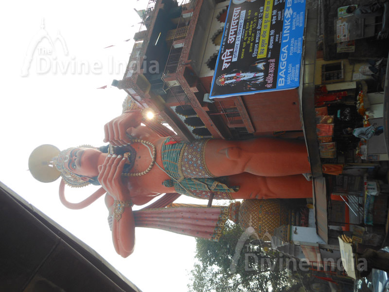 Giant statue of lord Hanuman between Jhandewalan and Karol Bagh metro station
