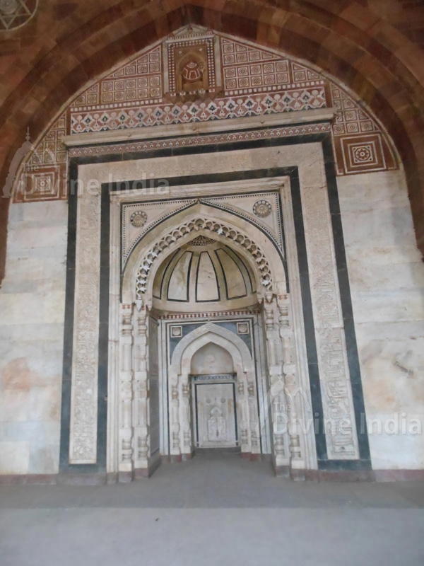 Mihrab with Kalash pattern and inlay pattern decoration, Purana Qila