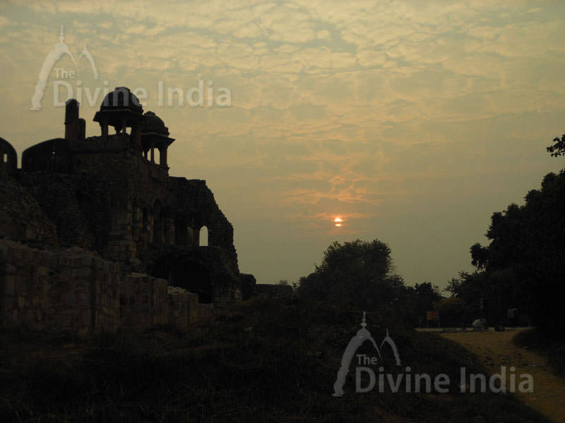Sun sat sceen at Humayun Gate, Purana Qila