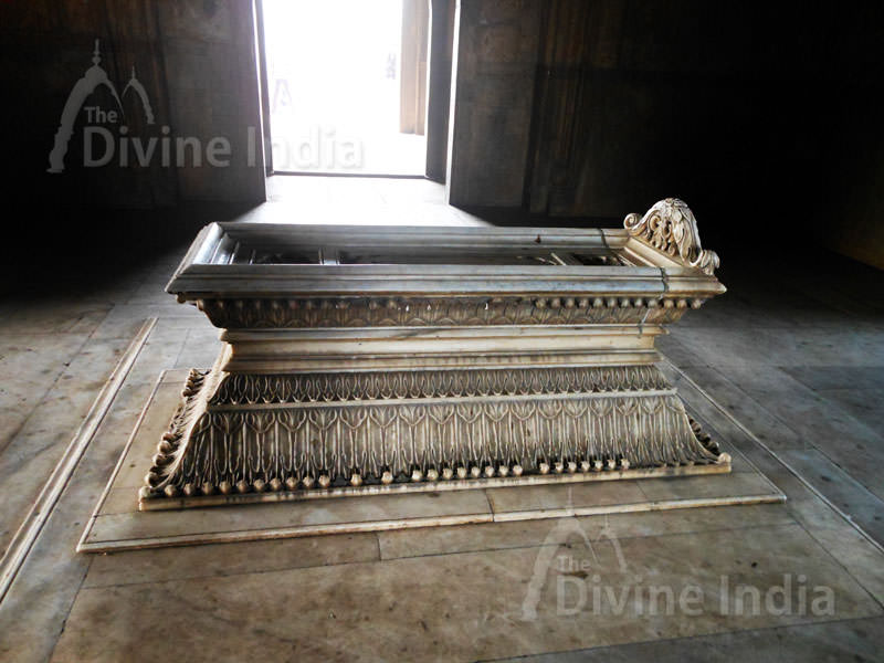 Cenotaph inside Safdarjung Tomb
