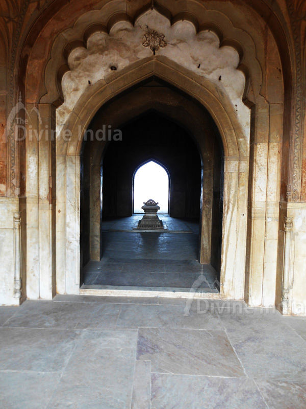 other view Cenotaph inside Safdarjung Tomb