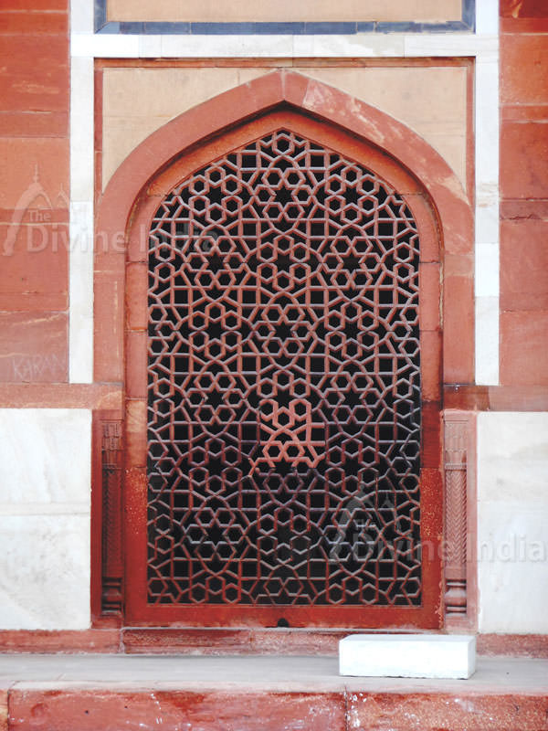 The symbolically cut out at Humayun of Tomb