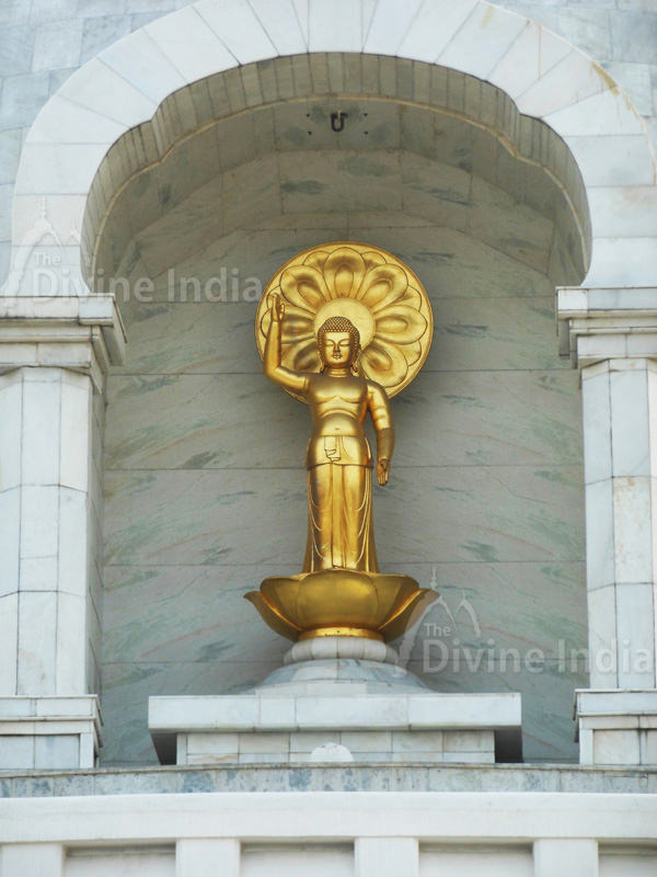 Golden Budha at shanti stupa, Indraprastha Park
