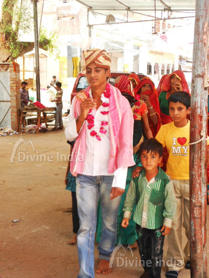 After the wedding is to take blessings new married couple