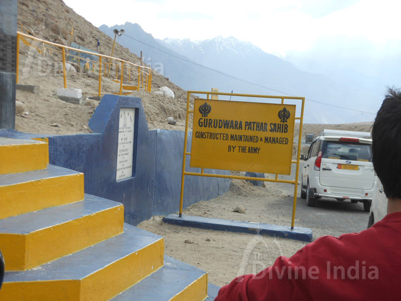 Roadside sign pointing to the Gurdwara