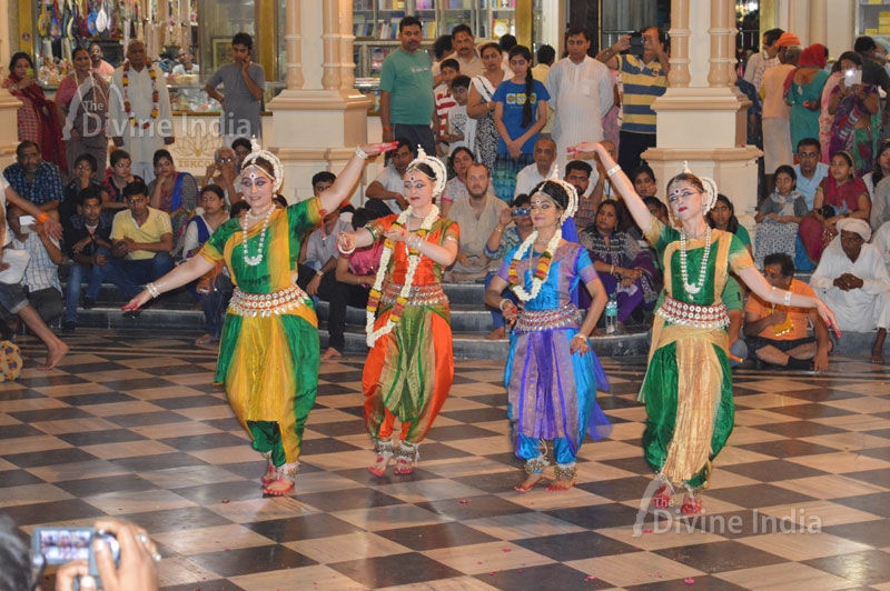 Beautiful Dance by Foreign devotess in iskcon temple vrindavan