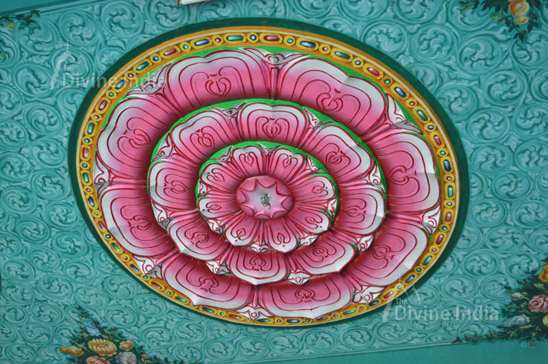 Beautiful inside ceiling flower design at uttara swamimalai temple