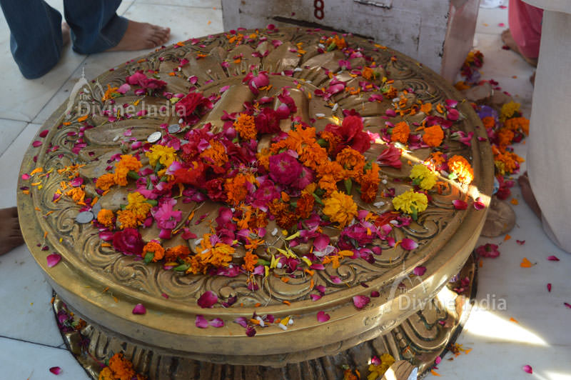 Devi Charan Paduka ta Jwala ji temple