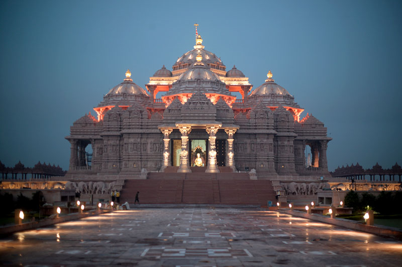 Akshardham Temple : Beautiful lights at Akshardham Temple - The Divine India