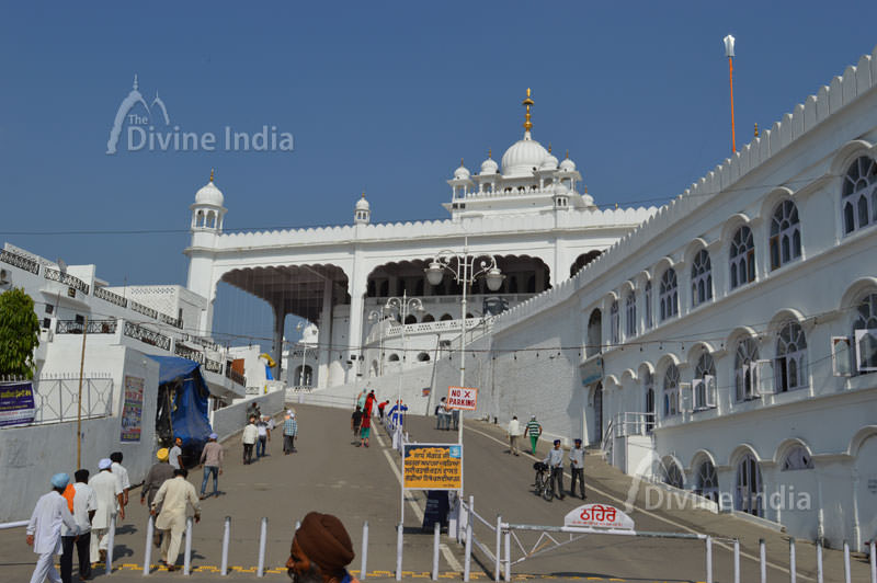 Entry Gate of Anandpur sabhi gurdwara