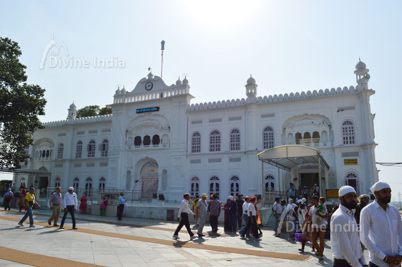 Front view of anandpur sabhi gurdwara