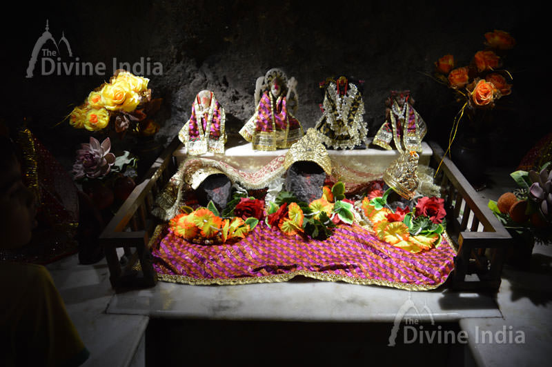 Identical idol of vaishno devi at Shri Laxmi Narayan baikunth dham Mandir