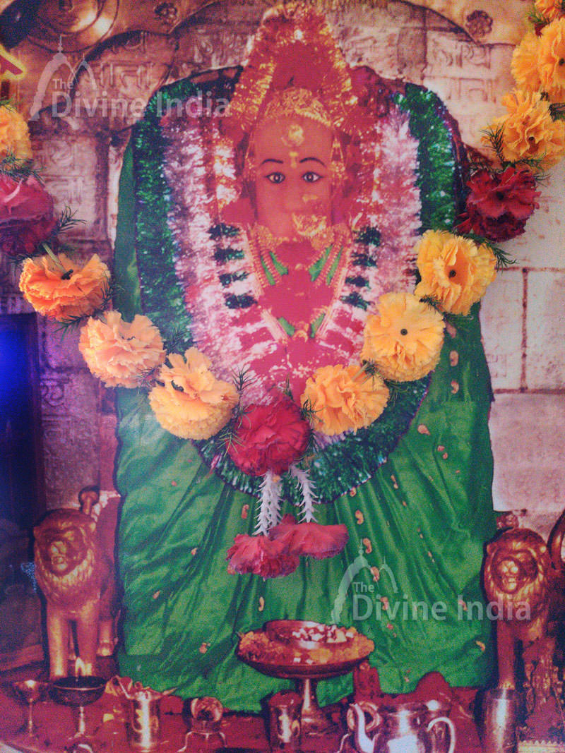 Lord idol at right side entrance gate of chintpurni temple