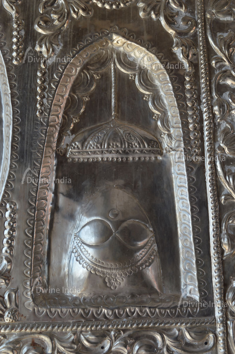 Maa Naina Devi emboss image on main entrance gate of naina devi temple