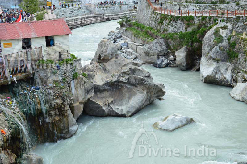Panorama view of Badrinath Temple
