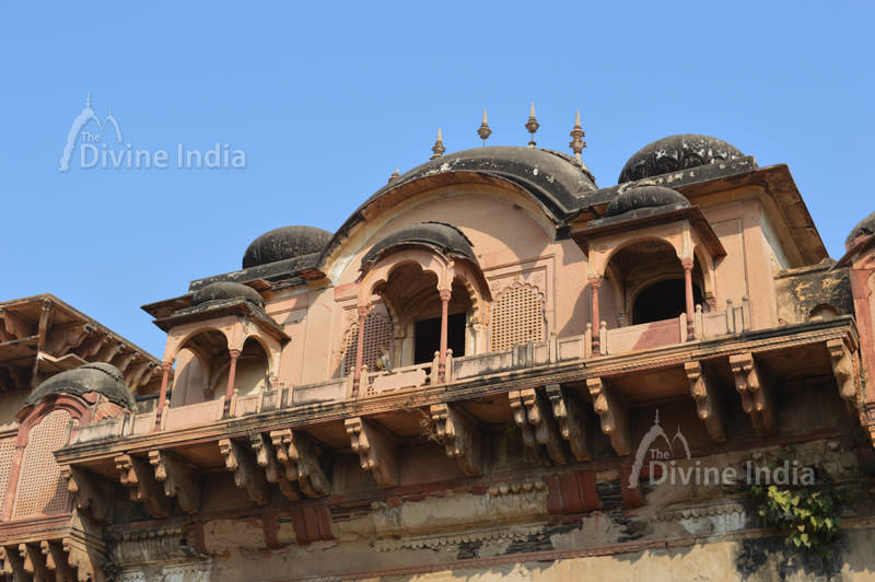 outside wall of deeg palace
