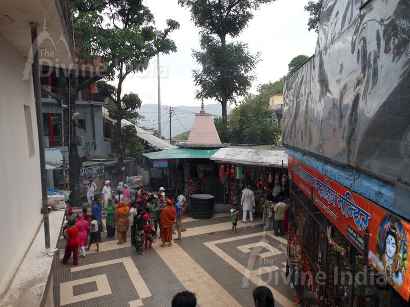 Panoramic view exit Gate at Neelkanth Mahadev Temple