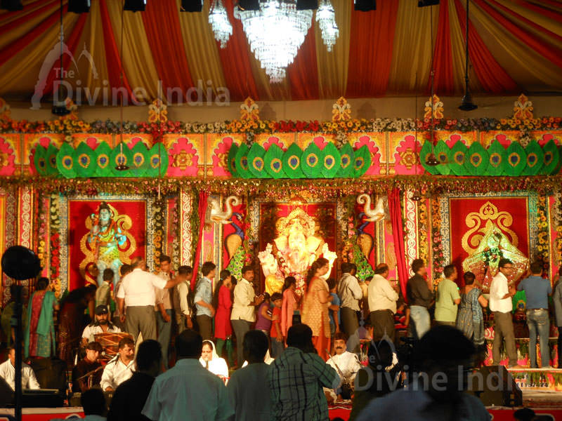People Came to see Lord Ganesha
