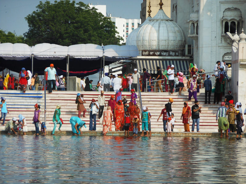 Sarovar at Gurudwara Bangla Sahib