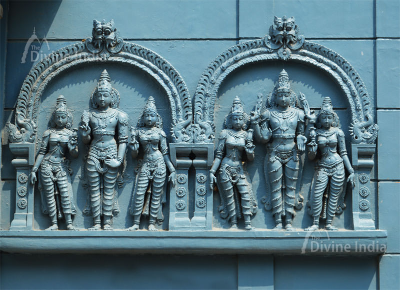 Sculpture of Swaminatha at wall on Swamimalai Temple