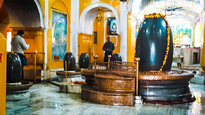 Shiva Linga at Ranbireshwar Temple which is  8 feet high and is made from single black stone