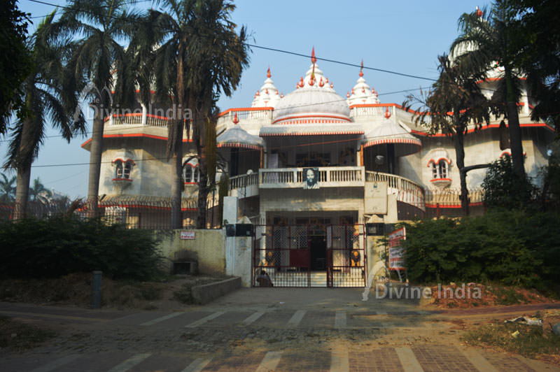 Shiva Shakti Temple at Kilokari Ring Road