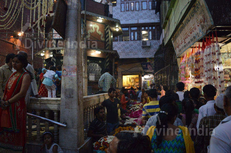 Shri Bankey Bihari Temple outside street