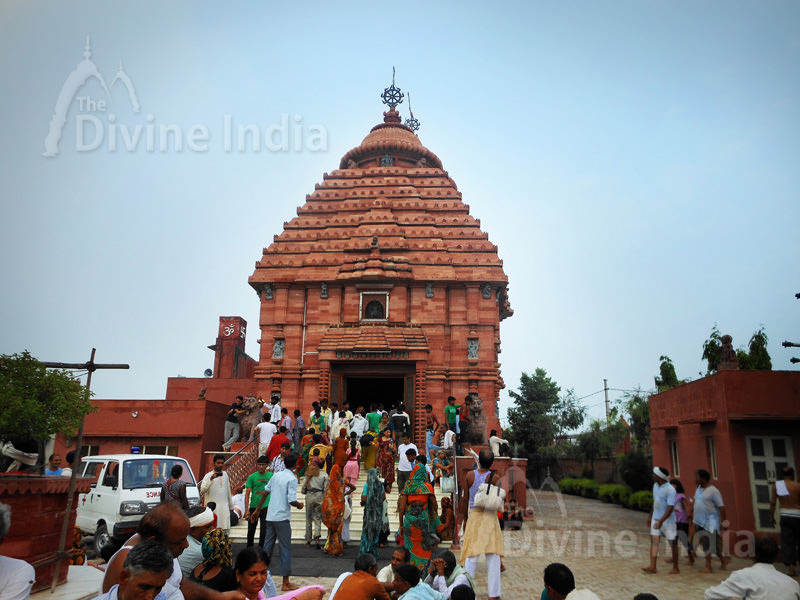 Sri Krishan Chetan Temple at Govardhan