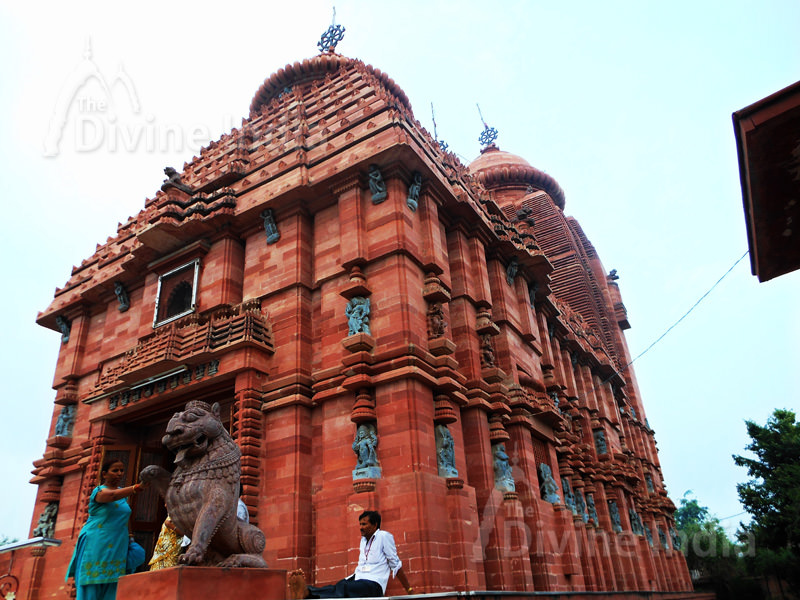 Sri Krishan Chetan Temple at Govardhan