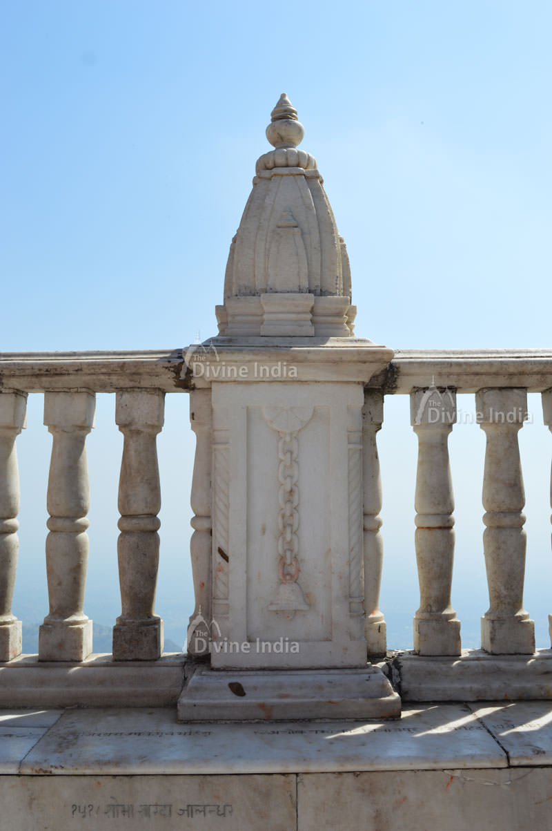 Temple like pillar design at naina devi temple