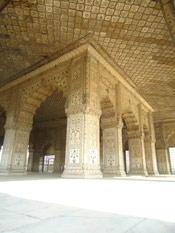 Diwan-i-khas inside view