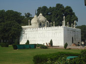 Moti Masjid, A beautiful mosque inside the Red Fort