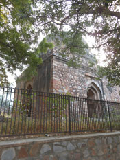 tomb belongs to the Lodi period