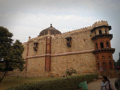 Qila-i-Kuhna back of mosque