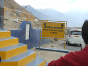 Roadside sign pointing to the Gurdwara 